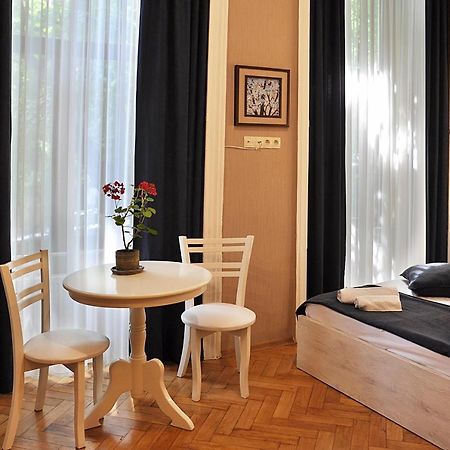 Hb Apartments Mari Brose Tbilisi ภายนอก รูปภาพ