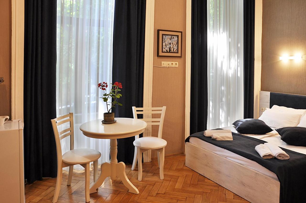 Hb Apartments Mari Brose Tbilisi ภายนอก รูปภาพ